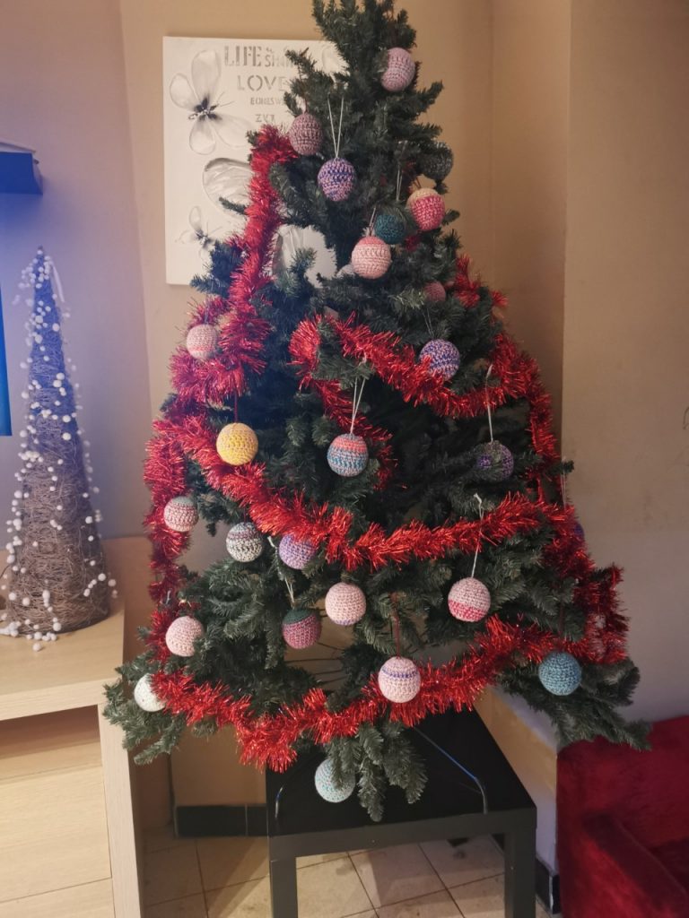 kerstboom-met-gehaakte-ballen-van-Lieve-Van-Varenbergh-ja